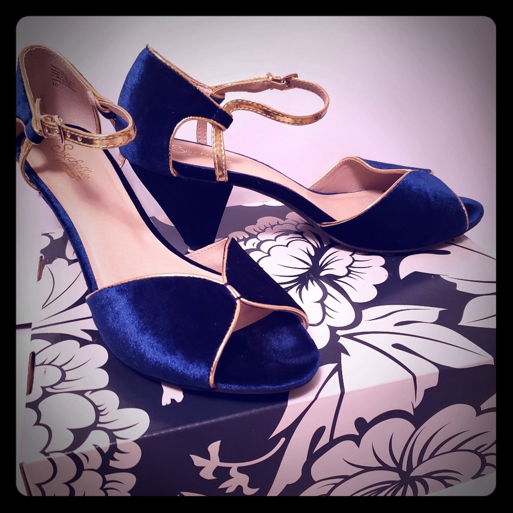 Seychelles vintage style peep toe heels